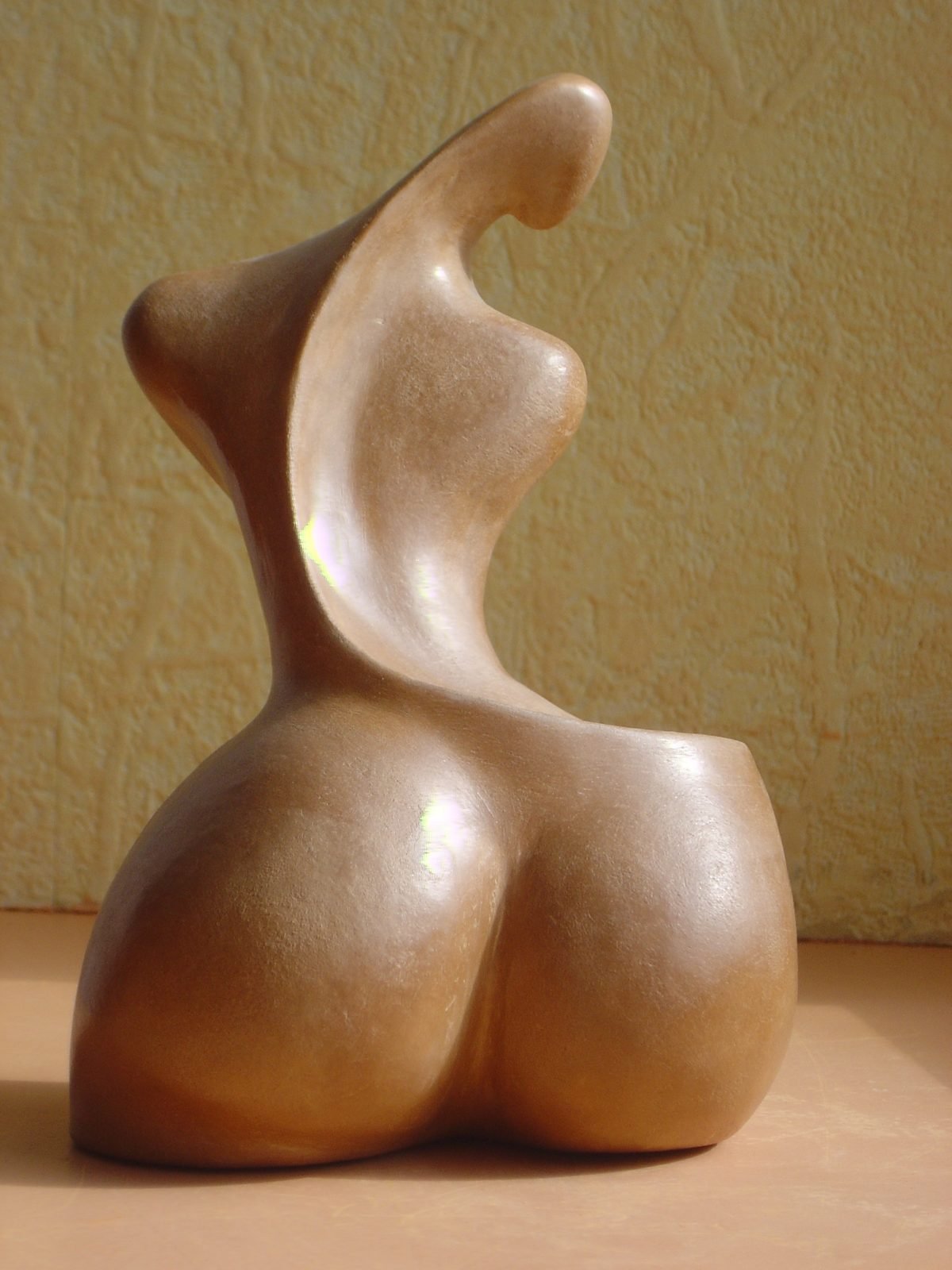La matrice, sculpture en terre